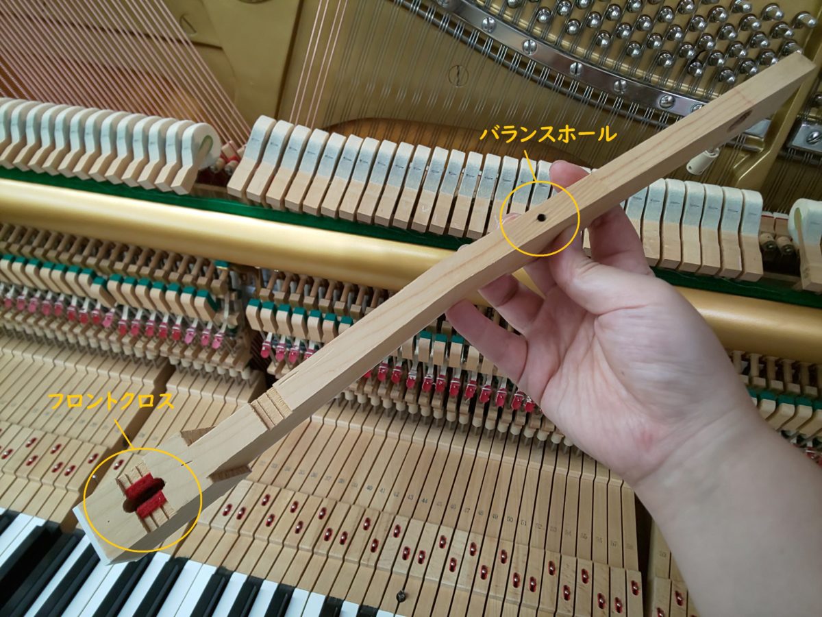  Foto zu アップライトピアノの整調④「鍵盤調整」 